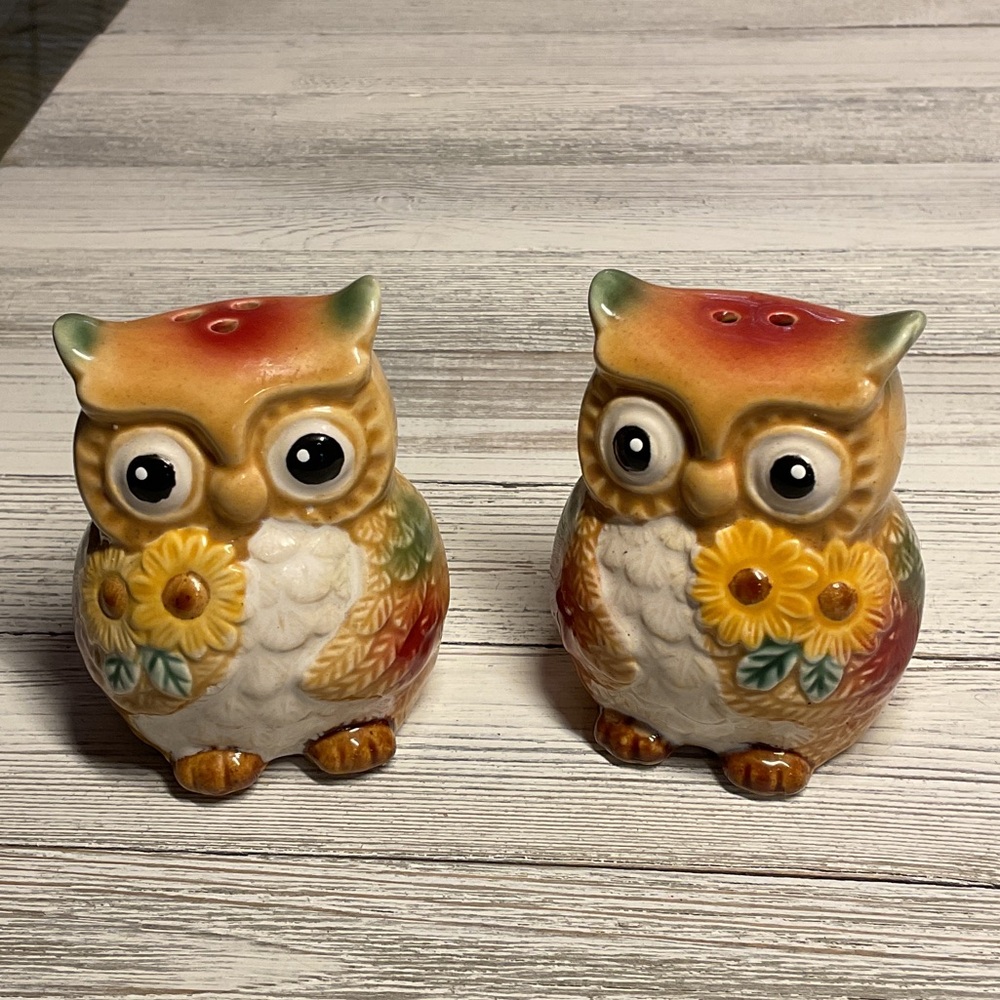 Owl Salt & Pepper Shakers Cracker Barrel Stoneware Fall Sunflowers 3.25" Harvest